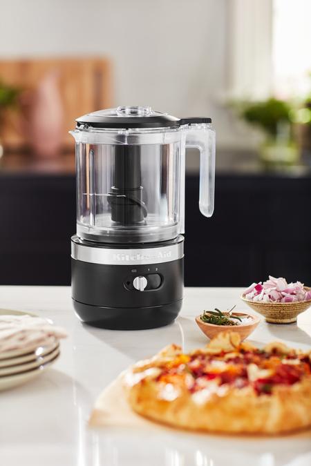5KFCB519EBM Kitchen Aid vezeték nélküli aprítógép matt fekete színben