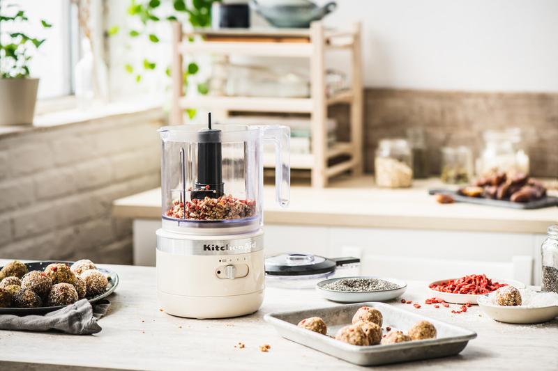 5KFCB519EAC Kitchen Aid vezeték nélküli aprítógép mandulakrém színben