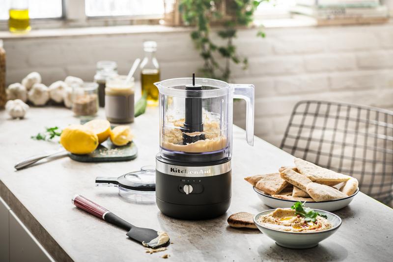 5KFCB519EBM Kitchen Aid vezeték nélküli aprítógép matt fekete színben